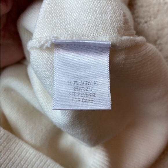 Croft and Barrow woman’s size large v-neck pullover soft sweater light weight. - Picture 11 of 11